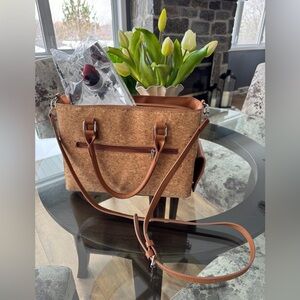 Wine Insulated Tote with Hidden Dispenser